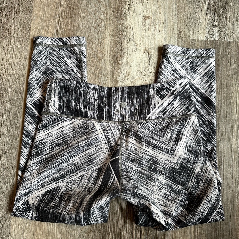 Lululemon Wunder Under Crop Black White Printed
